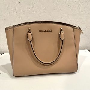 Michael khors bag- like new